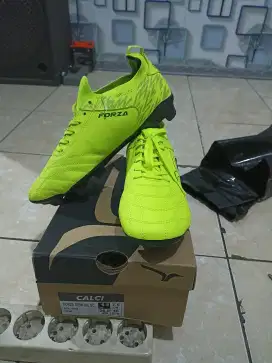 Sepatu Bola Calci Forza Gemfire SC 40 (26,5cm/41) Baru