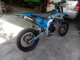 Sepeda motor trilll