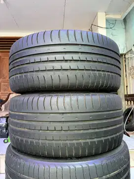 Ban Accelera  235 40 r18 2Pcs