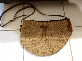 PRELOVED TAS SLEMPANG WANITA DARI ANYAMAN CANTIK & UNIK