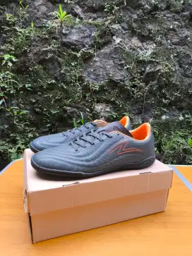Sepatu futsal specs size 43