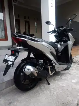 LOW KM! NEW VARIO 150 KEYLESS CBS ISS PAJAK BARU BAYAR FULL ORI MULUS!