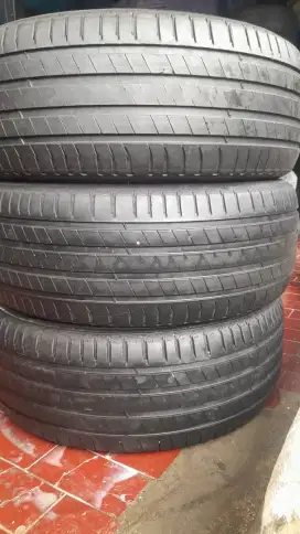 Ban copotan. Mazda CX5 mechlin Lalutide sport3 235/55 R19 85%..3pcs