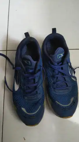 sepatu running 910