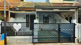Rumah disewakan Luas 90 M2 Dekat Masjid dan Depan Lapangan Badminton