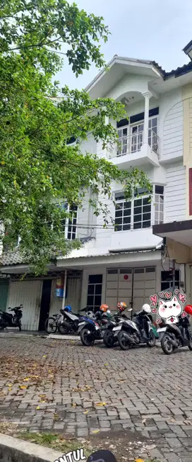 Disewakan ruko Raya Darmo permai timur