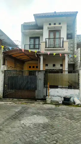 RUMAH MINIMALIS DUA LANTAI JLN BOROBUDUR MALANG
