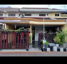 Rumah 2 lantai mulyosari tengah
