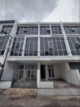 Jual ruko 3 lantai baru gress Ploso surabaya timur