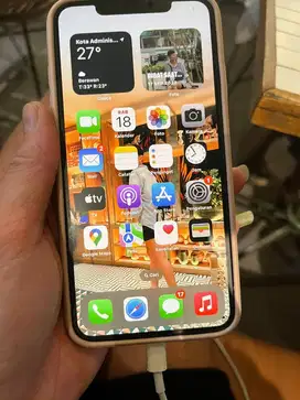 Permisi Mau jual HP iPhone xs Max 64 Pemakaian pribadi lengkap