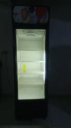 Showcase pendingin Minuman