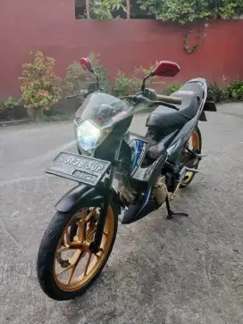 Dijual motor Suzuki Satria FU 150 th 2015. Kondisi mulus dan yerawat