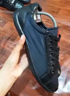 SEPATU PRADA ITALY