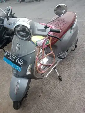 Dijual motor listrik pacific bagus pemakaian cewe