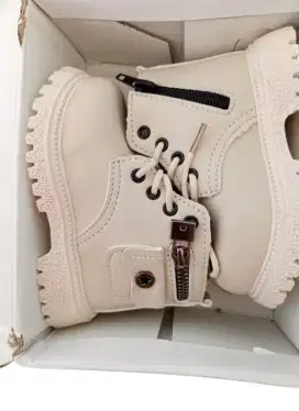 Sepatu boots anak