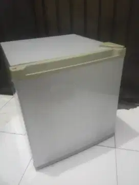 KULKAS MINIBAR SANKEN MULUS DINGIN