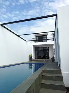 Rumah Super Keren dengan Kolam Renang di Sidomoyo Godean