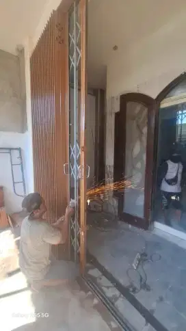 Spesialis pintu Harmonika
