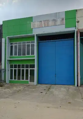Gudang Dekat Pelabuhan Peti Kemas KKT dan Gerbang Tol