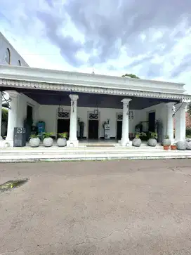 Lokasi Langka di Kemang Raya, Bangunan luas harga pas