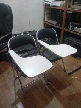 Kursi kuliah bekas
