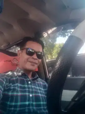 Driver berpengalaman siap dalam dan luar kota