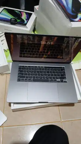 Macbook pro 16inch
Core i7 2019