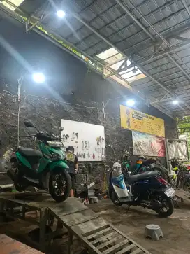 Terima servis motor panggilan