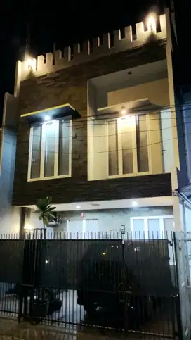 Rumah 3 Lantai Siap Huni & Strategis Di Taman Palem Lestari