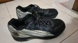 Sepatu badminton RS