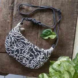 LIMITED EDITION!  Tas Selempang Abu Berukir!