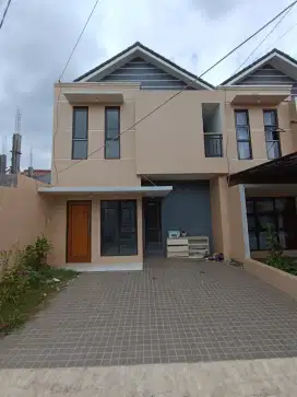 Rumah 2 lantai siap huni