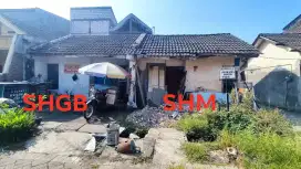 Dijual Dua Rumah Hitung tanah