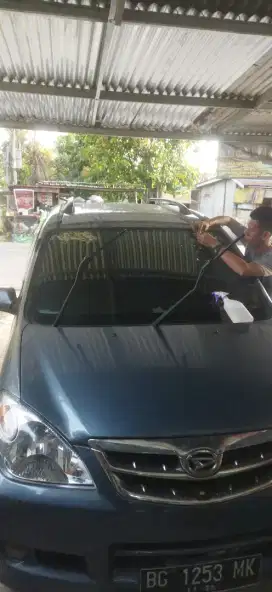 Kaca film hitam antigores