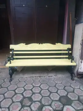 Kursi Taman Kolonial Era 18th Century dari Besi Tempa