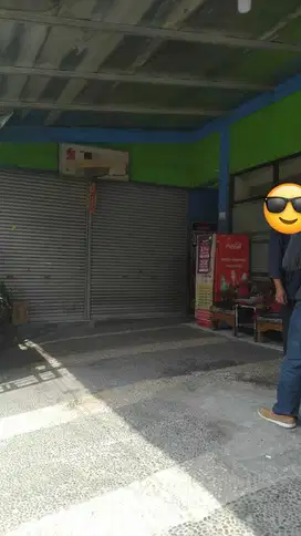 Turun Harga Rumah kost dan 3 kios di jual di Bandung