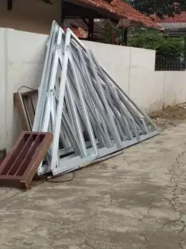 Rangka atap baja ringan