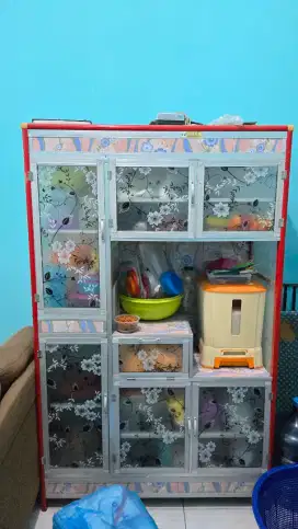 Lemari Rak Piring Kaca