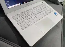 NETBOOK ASUS X200M
