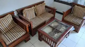 Kursi Tamu Kayu  Solid + Lemari Hias
