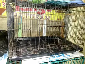 Kandang besi hitam