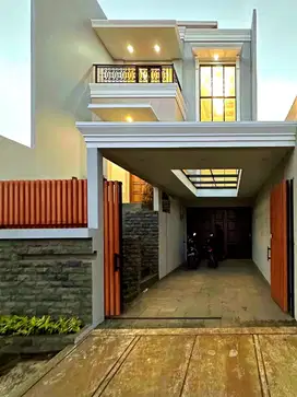 RUMAH BARU PINGGIR JALAN JAGAKARSA JAKARTA SELATAN