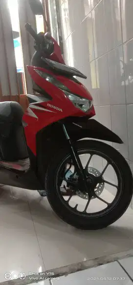Jual Honda Beat tahun 2020 warna favorit merah hitam.