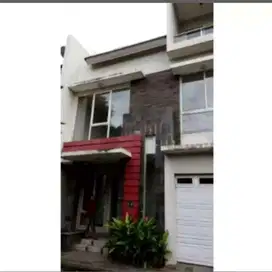 Dijual Town House, Senayan Golf Residence, South Point.