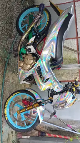 Satria Fu 2011 skotlet putih hologram