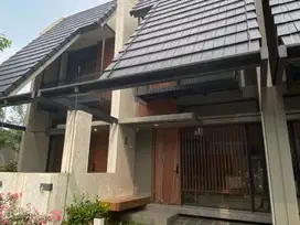 Jual Rumah Siap Huni di Cluster Fleekhauz BSD City Harga Nego J-20843