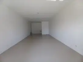 Ruko bangunan baru siap usaha strategis pinggir jalan parkir luas