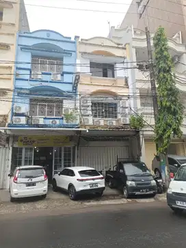 Dijual ruko 3 lantai jl Sulawesi