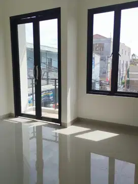 Rumah baru siap huni 2 lantai jl.larat atrium senen Jakarta pusat
