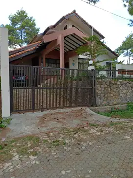 Rumah Sejuk Asri 2 Lantai di Komplek Ciwaruga Bandung